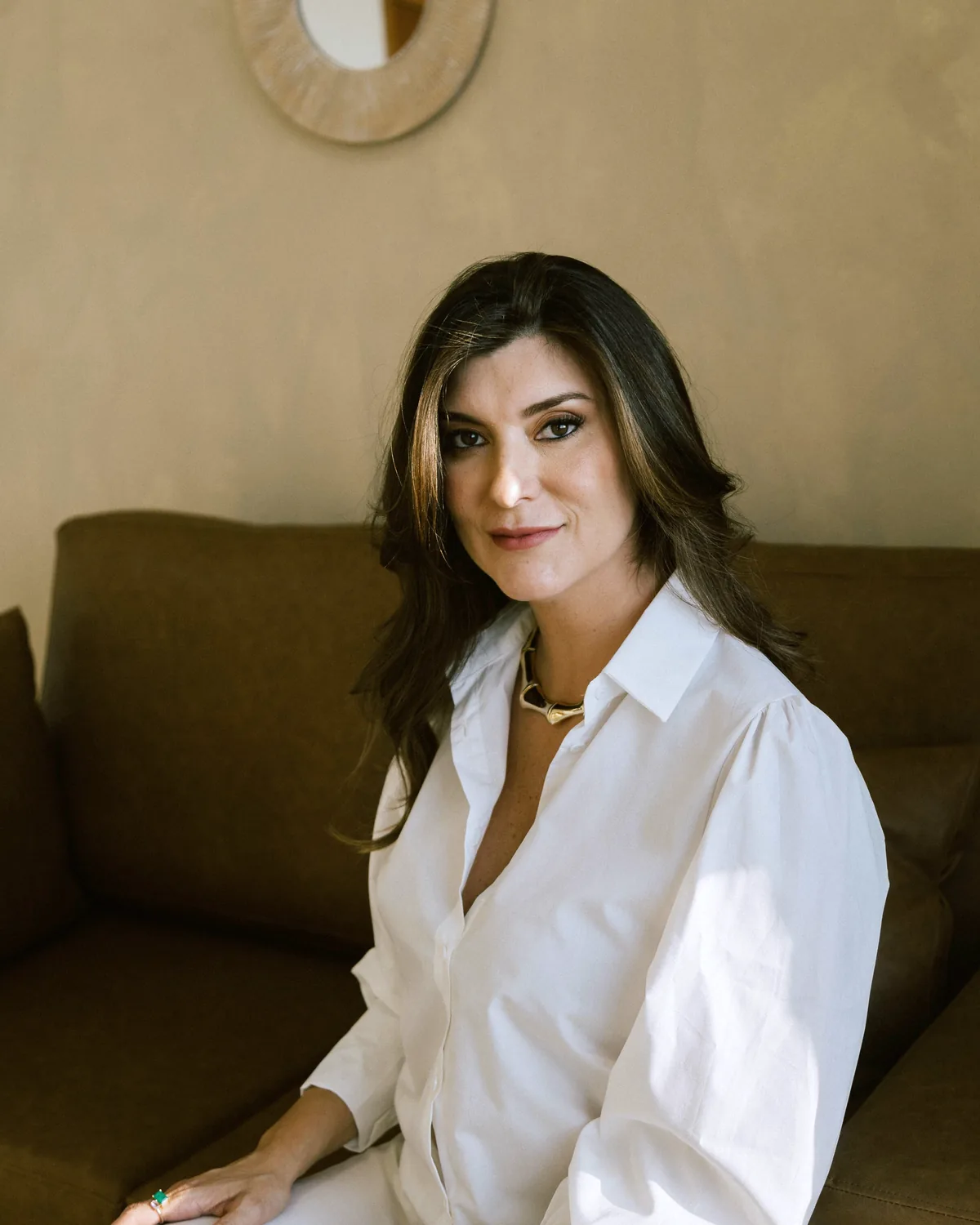 Dra. Lorena Leão em seu consultório